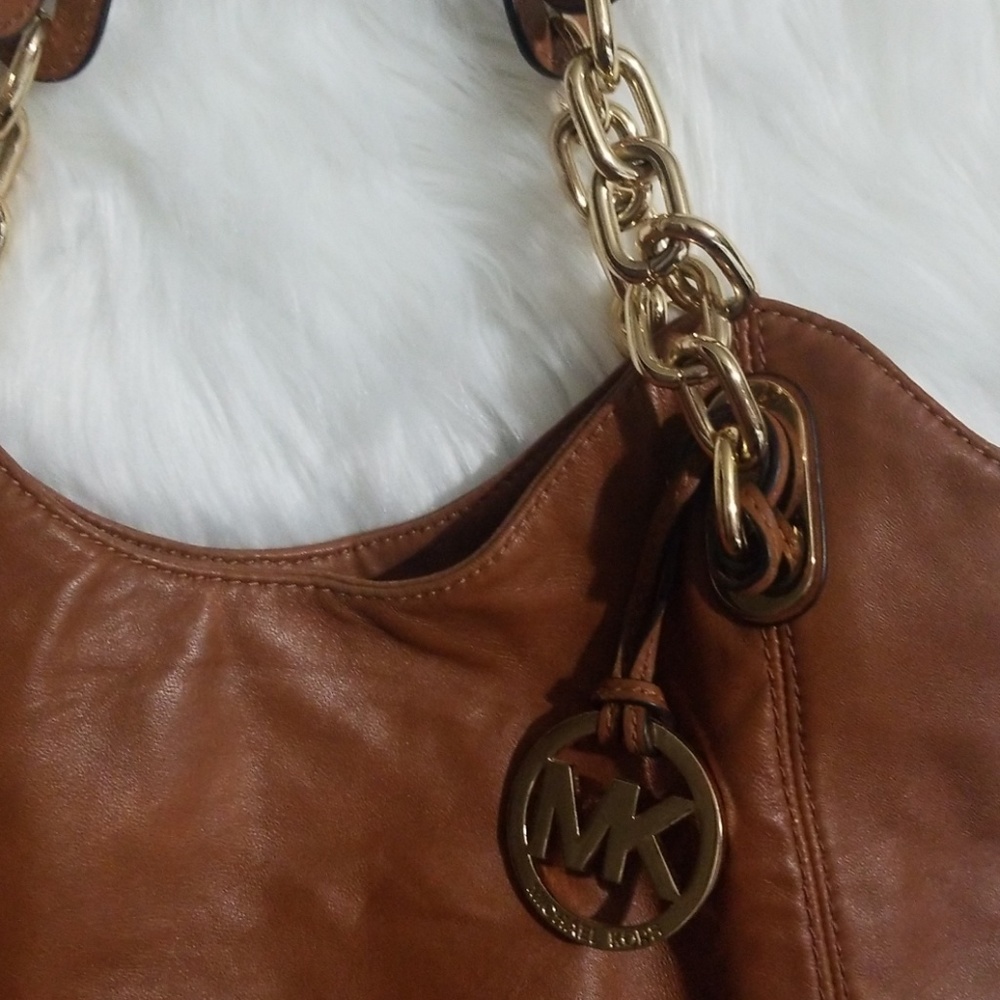 HP👜Authentic Michael Kors leather like new purse - Picture 4 of 8